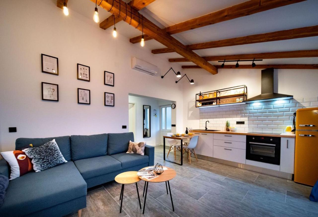 Novouredeni Apartman Marko Mundanije Exterior foto