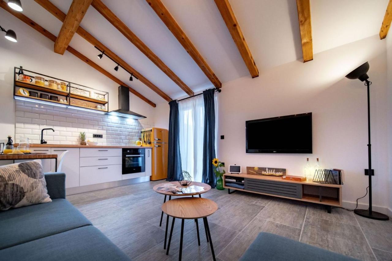 Novouredeni Apartman Marko Mundanije Exterior foto