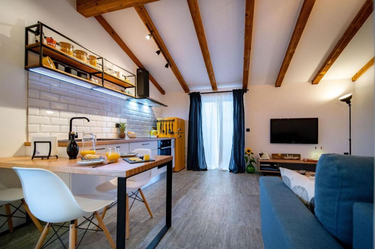 Novouredeni Apartman Marko Mundanije Exterior foto