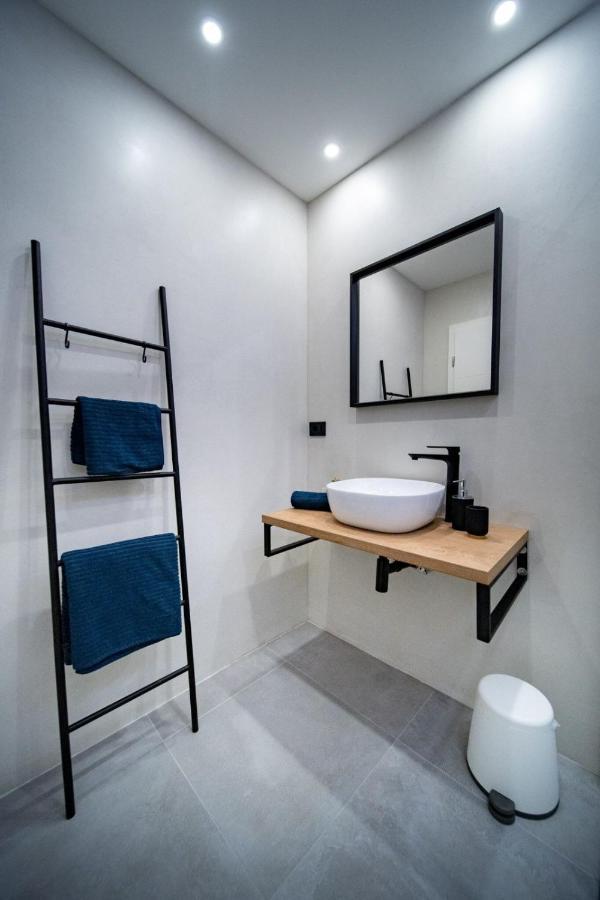 Novouredeni Apartman Marko Mundanije Exterior foto